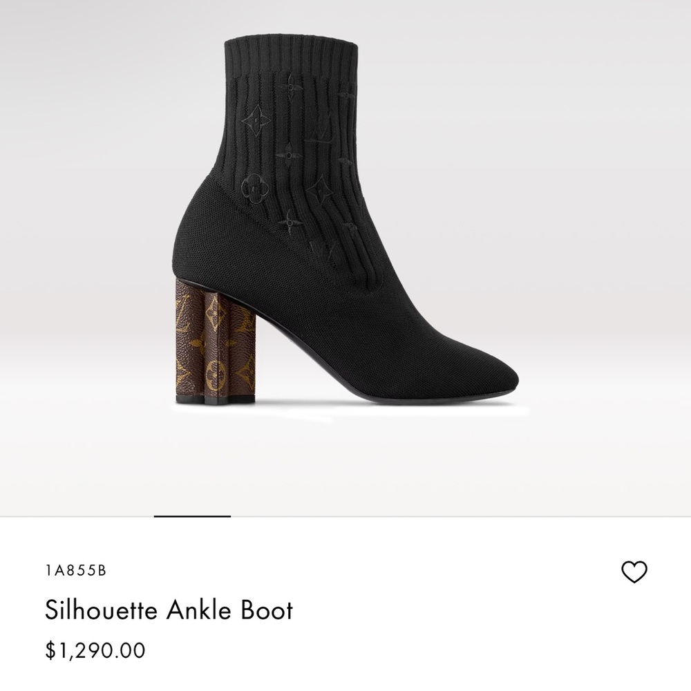AUTHENTIC LOUIS VUITTON BOOTS. SIZE 39. Worn but in GREAT CONDITION. W box & bag